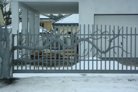 Realizacja autorska — Kute drzewo, realizacja PIERROT