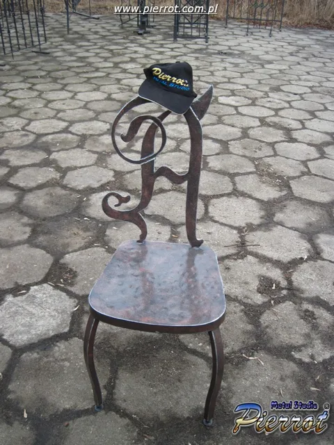 Krzesło autorskie — Mebel-rzeźba, realizacja PIERROT Metal Studio
