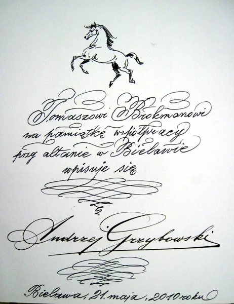 Odręczna dedykacja architekta Andrzeja Grzybowskiego dla Tomasza Brokmana — pamiątka współpracy przy altanie w Bielawie, 2010